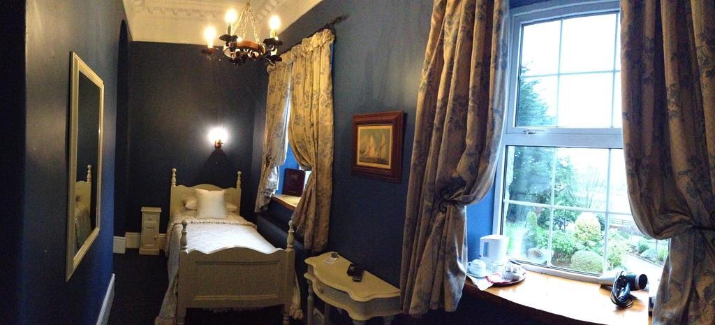 Highfield House Guesthouse Трим Екстериор снимка